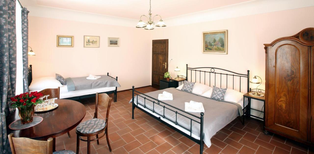 Hotel Penzion Na 15. Poledniku Jindřichův Hradec Exterior foto